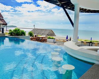 Al's Resort - קו סאמוי - בריכה