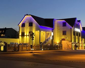 Mr.Liao Hotel - Himberg - Gebäude