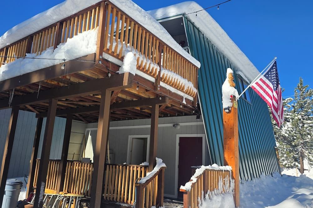 Cinnamon Bear Inn - ממות' לייקס - בניין