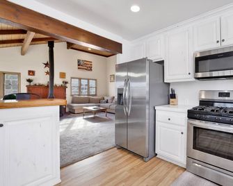 Shay Meadows Ranch & Resort #2500 - Big Bear - Kitchen
