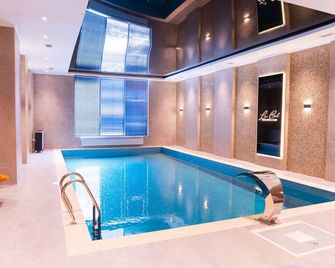 Park Dedeman Almaty - 阿拉木圖 - 游泳池