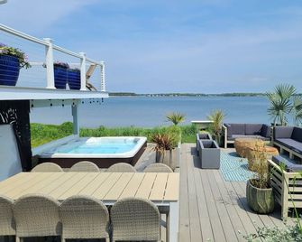 Hamptons Waterfront Suite Private Hot Tub Winter Escape Adults Only - Riverhead - Bazén