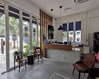 Attrus Bed & Breakfast - Johor Bahru - Front desk
