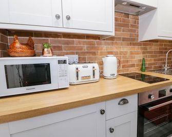 Bwlch Y Gwynt Bach, Llangefni - Llangefni - Kitchen