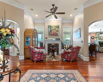 Mesquite Retreat: Close to Austin and COTA: Fun, Family, and Friends, - Cedar Creek - Lobby