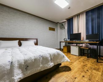 Daejeon Yucheon Lucky - Daejeon - Bedroom