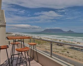 Sea Spray B403 By Ctha - Table View - Balcón