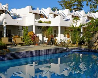 Welcome to One of the Best Sandy Beaches in Belize! - Hopkins - Pool