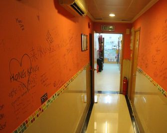 Comfort Hostel - Hong Kong - Hallway