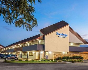 Travelodge by Wyndham Peoria - Peoria - Building