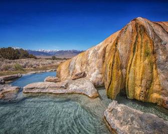 Wwm 6 · 6 Yosemite Base Camp Explore The E Sierras Wwm 6 - Coleville - Piscina