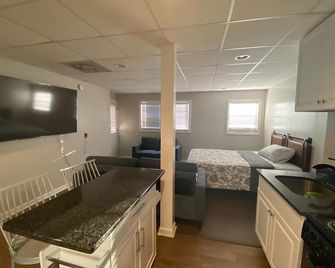 Modern Basement Apt Min From Infinite Energy Center - Lilburn - Kitchen