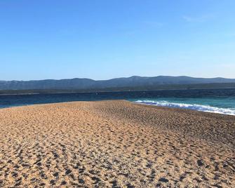 Hotel Ivan - בול - חוף