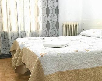 Hostal Los Arcos - Madrid - Habitación