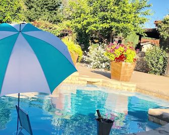 Vineyard Poolside King Studio with Private Entrance - Morgan Hill - Uima-allas