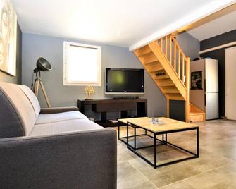 Stunning Apartment In Mornas With Wifi - Mornas - Sala de estar
