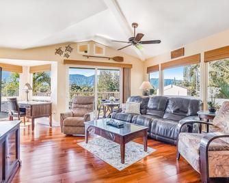 Villas of Kamali'i - Princeville - Living room