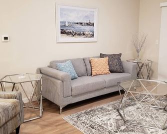 New 2 Bedroom w/ Heated Garage - Monticello - Sala de estar