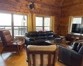The Blackberry-25 Acres- Best View -See Guestbook - Saluda - Huiskamer