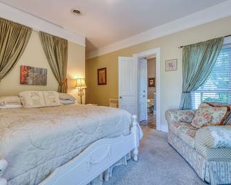 Historical Monroe Manor - Beechwood Room - South Haven - Schlafzimmer