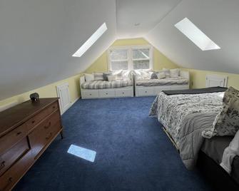 Relaxing retreat in the mountains 20 min to Killington - Woodstock - Bedroom