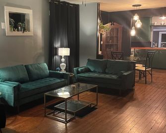 K's House - Chanute - Вітальня