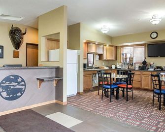 Econo Lodge Jamestown - Jamestown - Kitchen