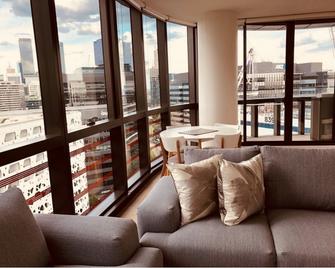 Winston Apartments Docklands - Melbourne - Living room