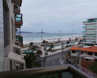 Beachfront apartment, Praia do Forte, Cabo Frio, RJ - Cabo Frio - Balcon