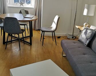 Silver City Apartments, Historic Apartment - Aberdeen - Dining room