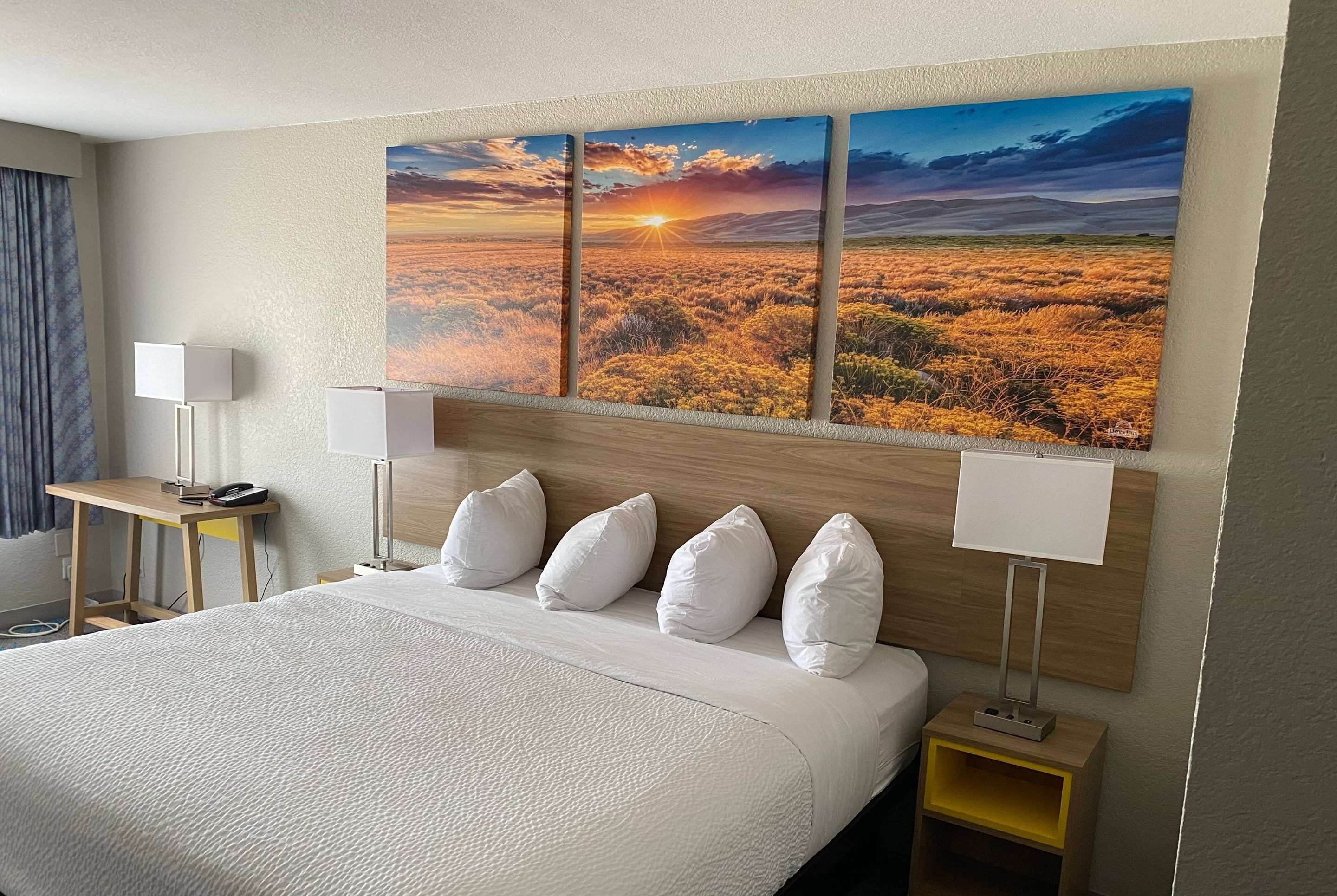 Days Inn by Wyndham Waco University Area thumbnail 2