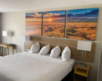 Days Inn by Wyndham Waco University Area - Waco - Bedroom