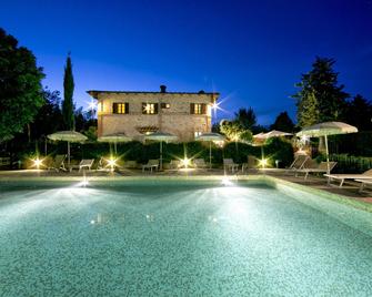 Fattoria Agriturismo Il Colombaio - Monteriggioni - Zwembad