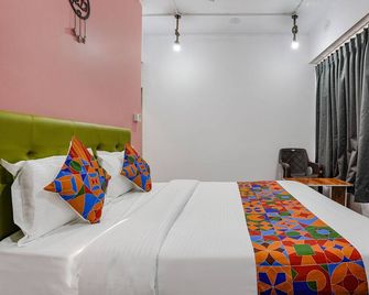 Hotel Skycity, Best Hotel In Surat - Surat - Slaapkamer