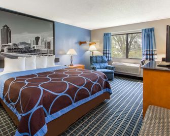 Super 8 by Wyndham Iowa City/Coralville - Coralville - Bedroom