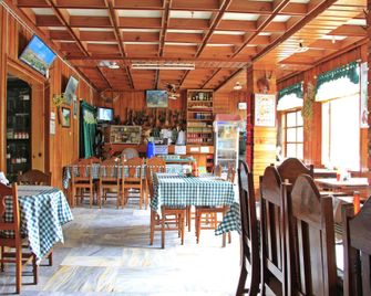 Uyami's Green View Lodge - בנאוה - מסעדה