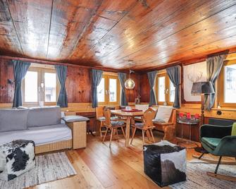 Traumhaftes Ferienhaus - Klösterle - Huiskamer