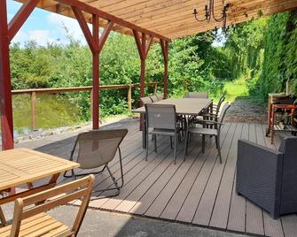 Roulotte à la Ferme de l'Isle - Avaray - Patio