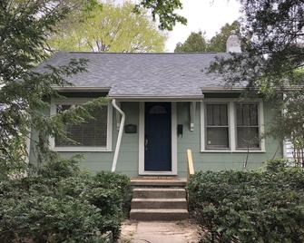 Close To Earlham, Reid, Iu - Richmond - Building