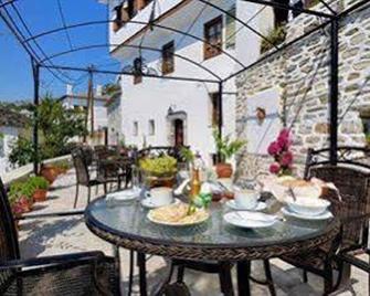 Archontiko Melanthi - Portaria - Patio