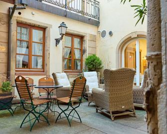 Hotel Saint-Martin - קולמר - פטיו
