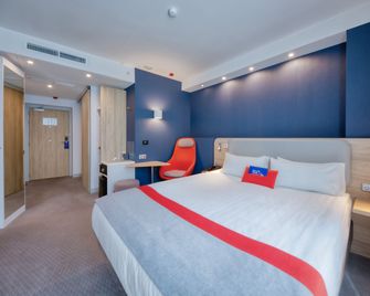 Holiday Inn Express Yerevan By IHG - Yerevan - Bedroom