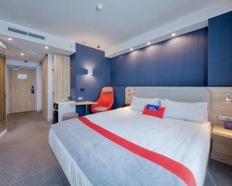 Holiday Inn Express Yerevan By IHG - Yerevan - Bedroom