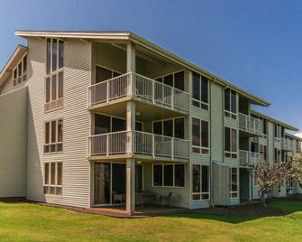 Oceanfront Realty - The Cliffs at Princeville - Princeville - Building