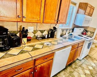 Lower Unit-Yosemite Woods-Inside Yosemite - Yosemite West - Kitchen