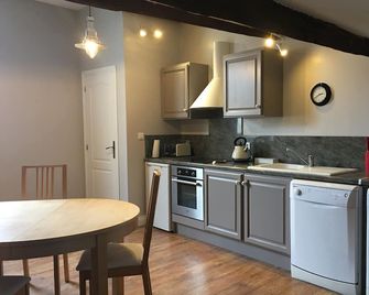 Beautiful apartment close to the riverfront - Saintes - Keuken