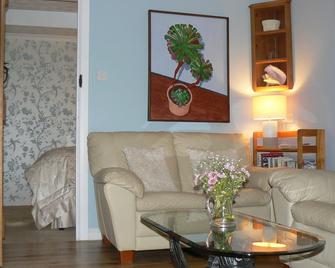 Romantic Retreat - Penryn - Living room