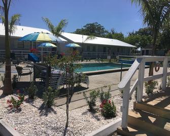 The Rivers Edge Motel - LaBelle - Piscina