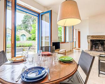 La petite Pen Er Hoët by Interhome - La Trinité-sur-Mer - Jídelna
