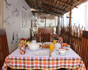 Funwhales Rest House - Negombo - Dining room